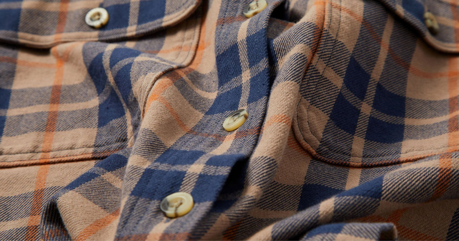 クラシックな雰囲気に定評のあるブリクストンのネルシャツ