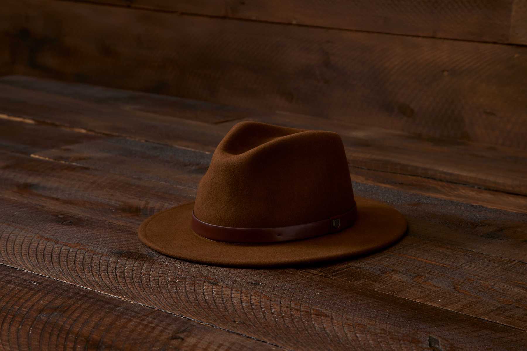 フェルト素材のクラシックなハット