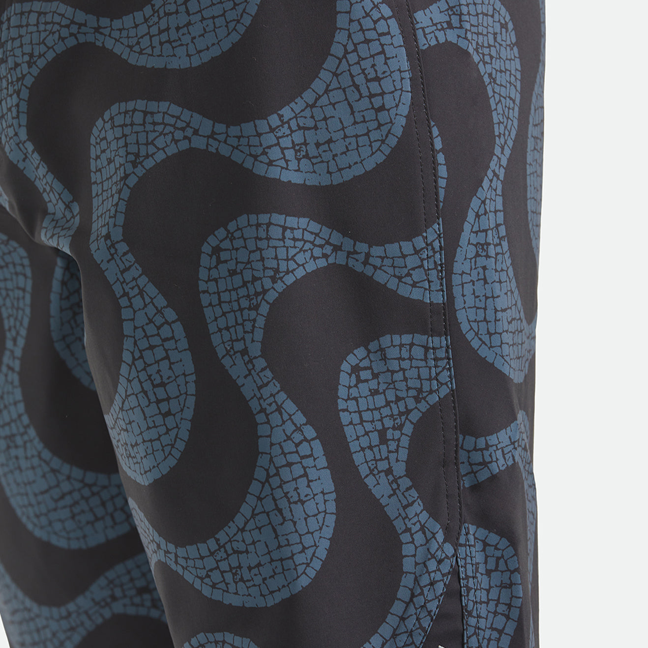 BLITZ BOARDSHORT 19" - BLACK/FUTURE GREY WARPED TILE