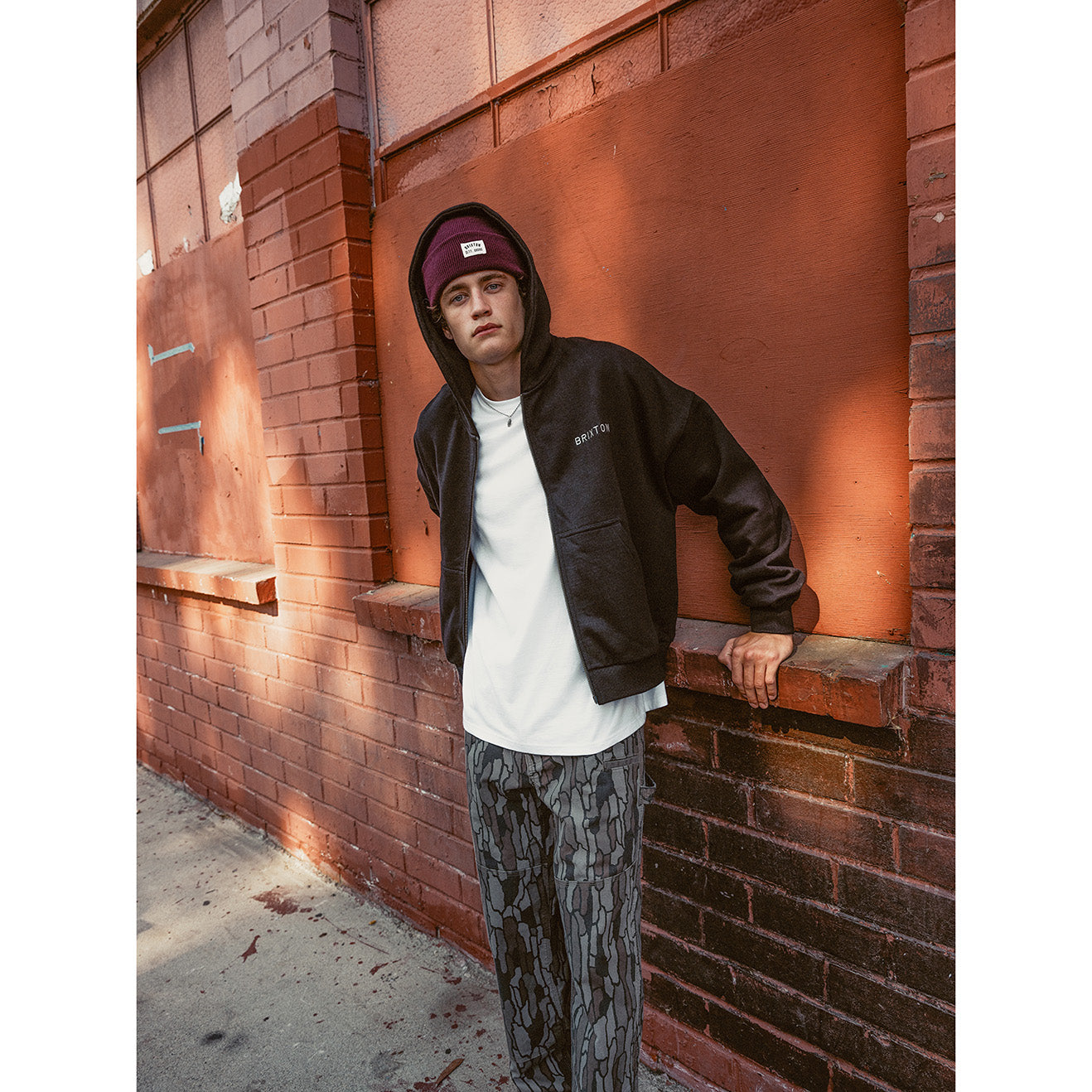 EMBROIDERED HW FZ - BLACK