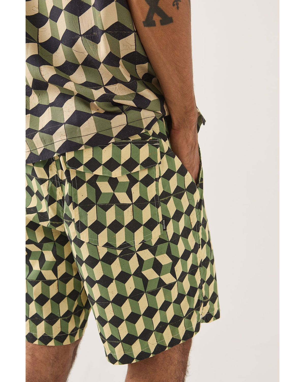 BURGER SHE WROTE HYBRID SHORT - BLACK/GREEN TILE