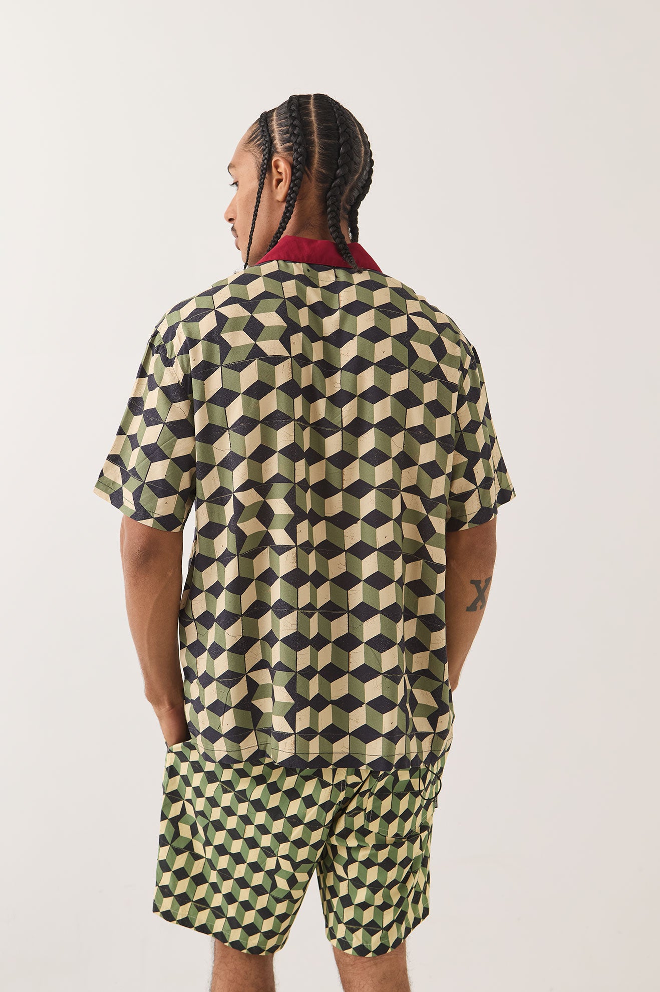 BURGER SHE WROTE S/S WVN - BLACK/GREEN TILE