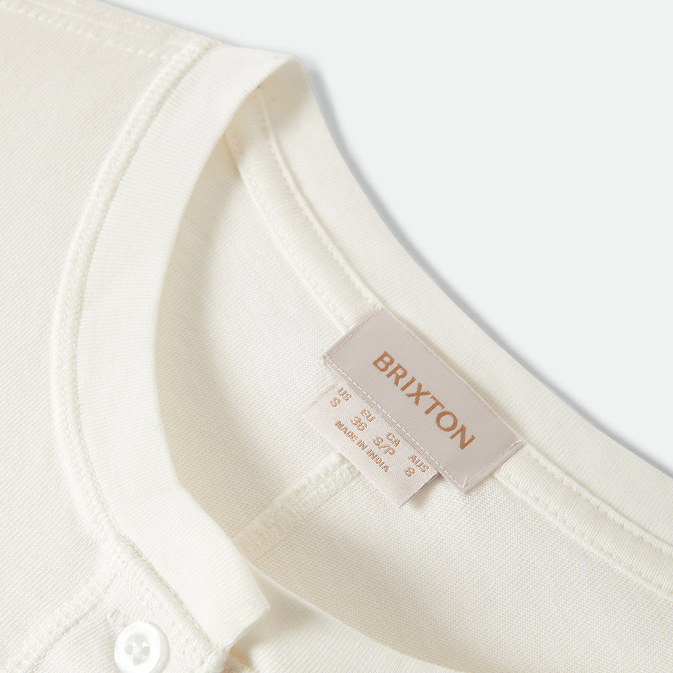CAREFREE ORGANIC GD CROPPED HENLEY - OFF WHITE