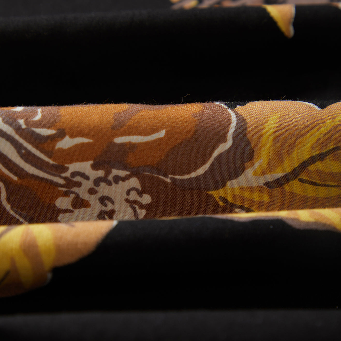 CRU PRINT S/S WVN-WASHED BLACK/CHARCOAL FLORAL