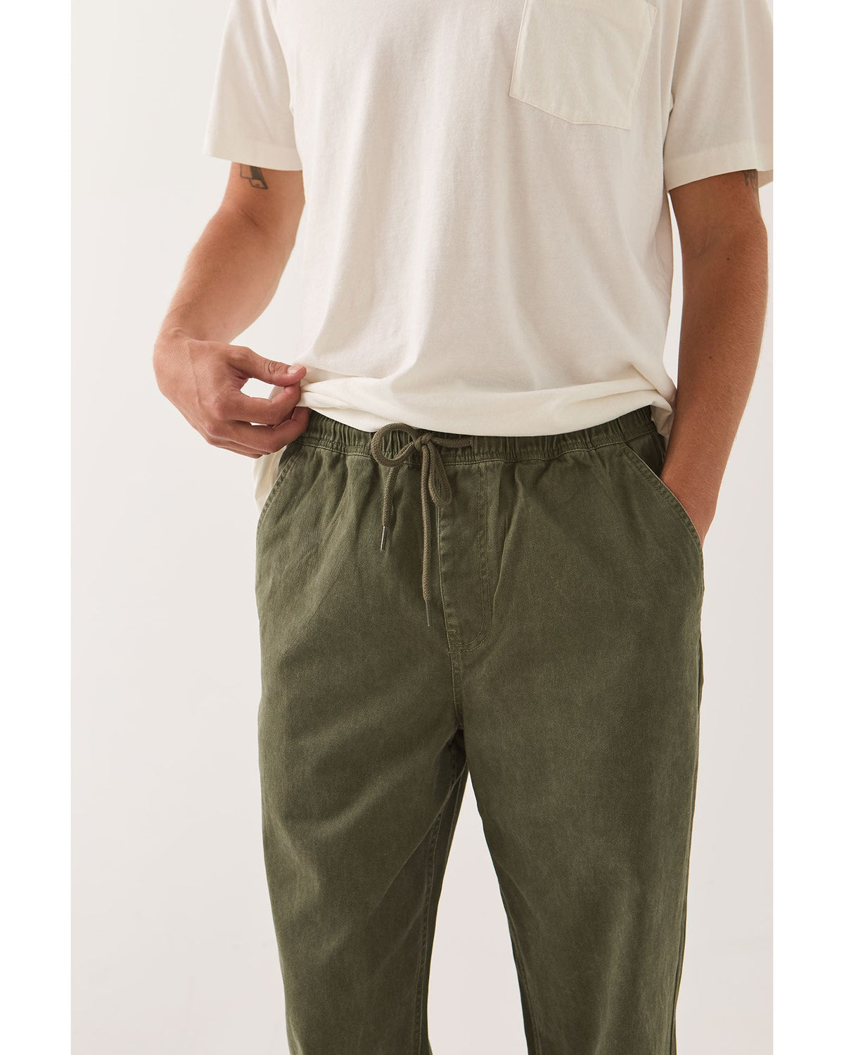 EVERYDAY E-WAIST PANT - DARK OLIVE