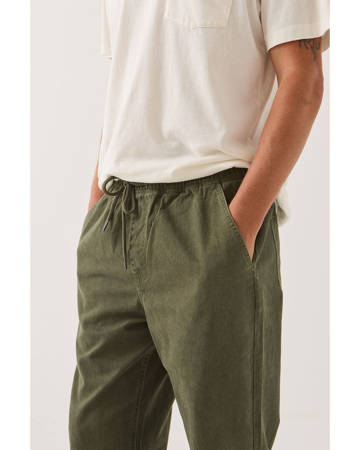 EVERYDAY E-WAIST PANT - DARK OLIVE