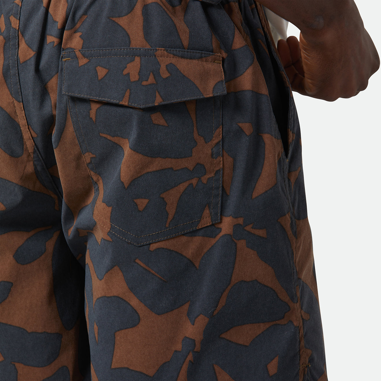 EVERYDAY HYBRID SHORT 7" - PINECONE BROWN FLORAL