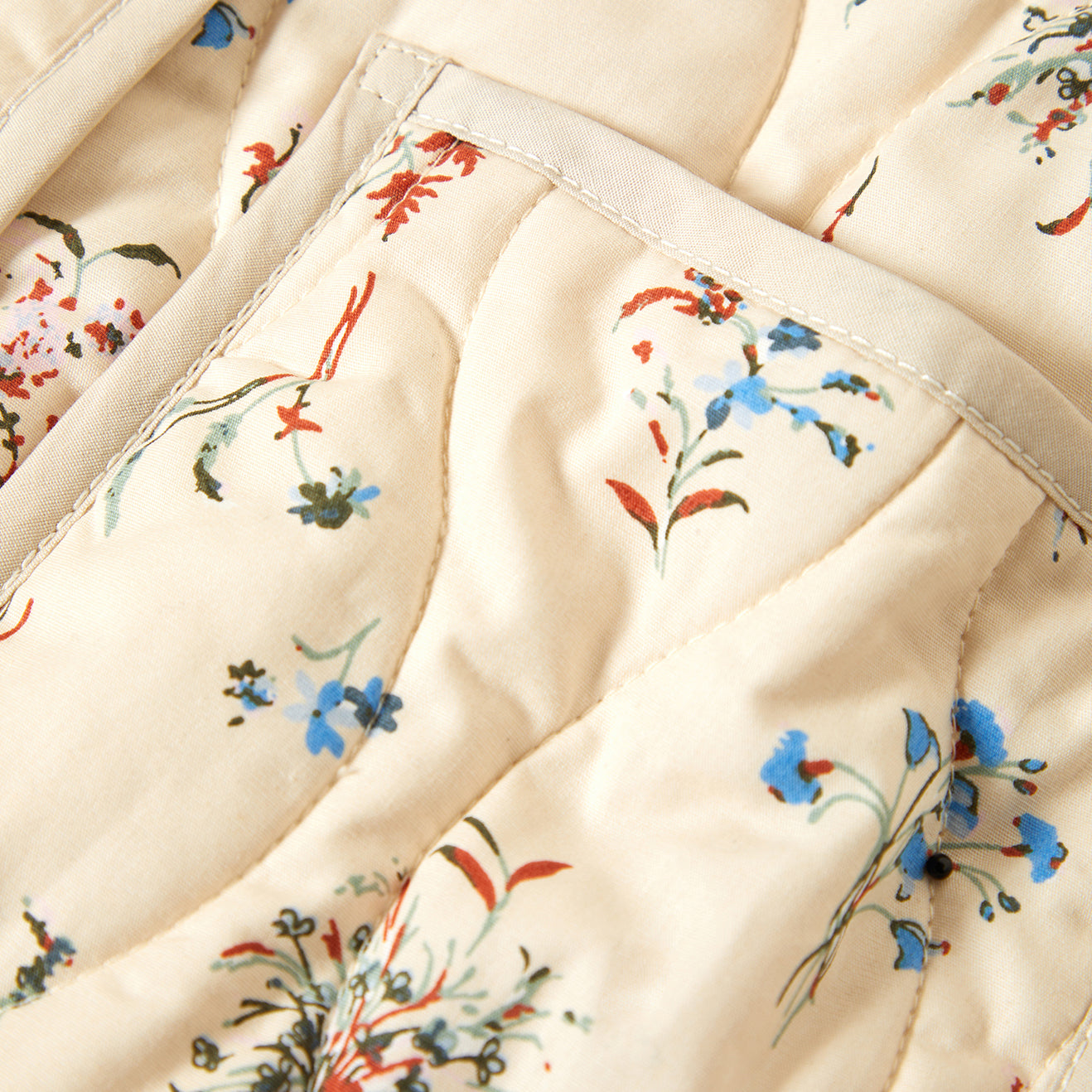 FIELD FLORAL QUILTED VEST - WHITECAP/HAZELNUT/DITSY FLORAL