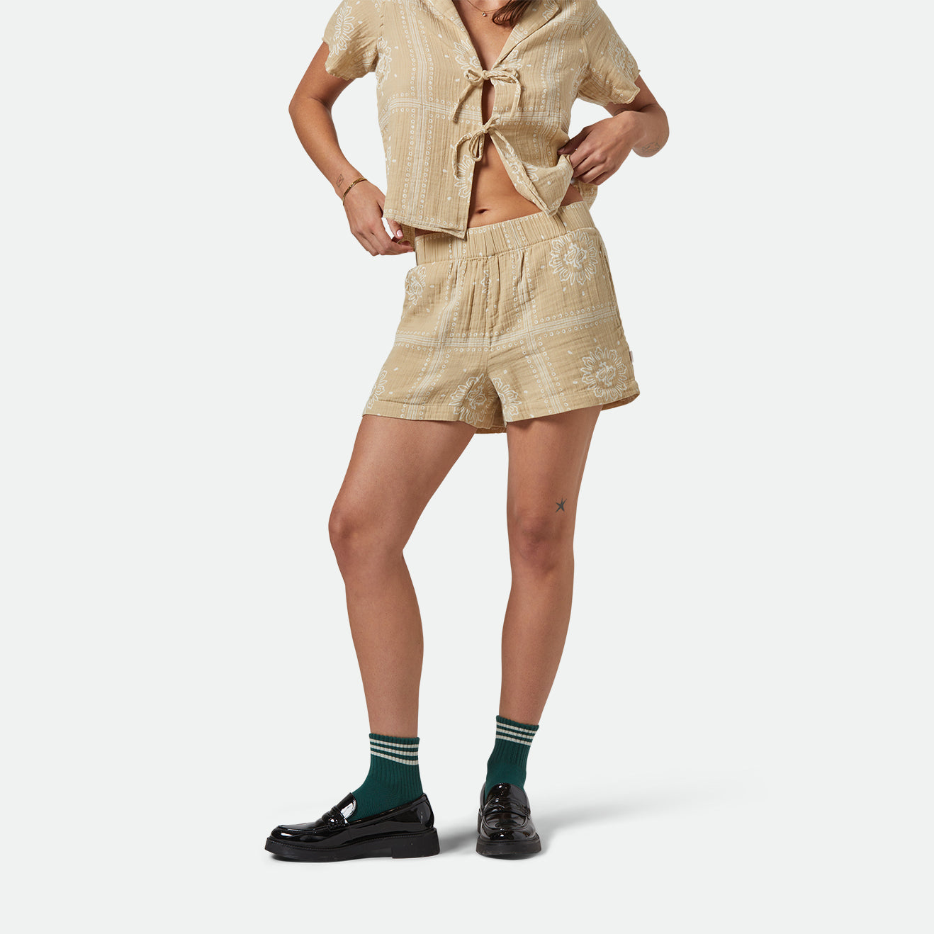 WANDERING SHORT-PALE KHAKI BANDANA