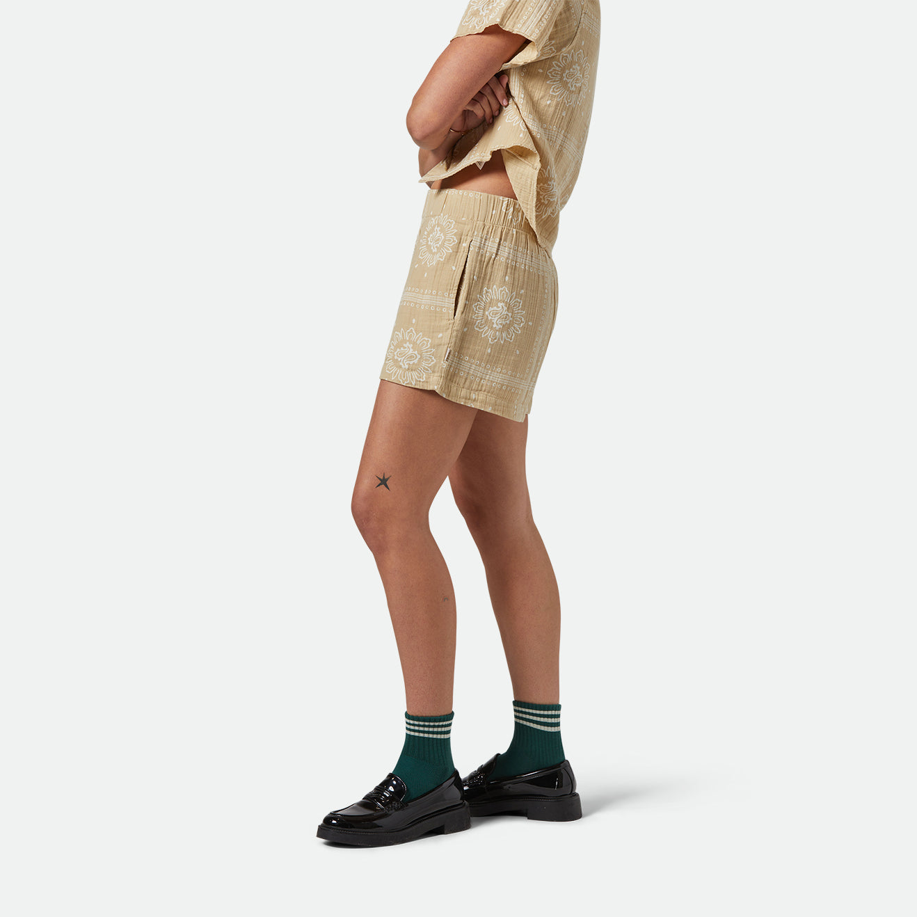 WANDERING SHORT-PALE KHAKI BANDANA