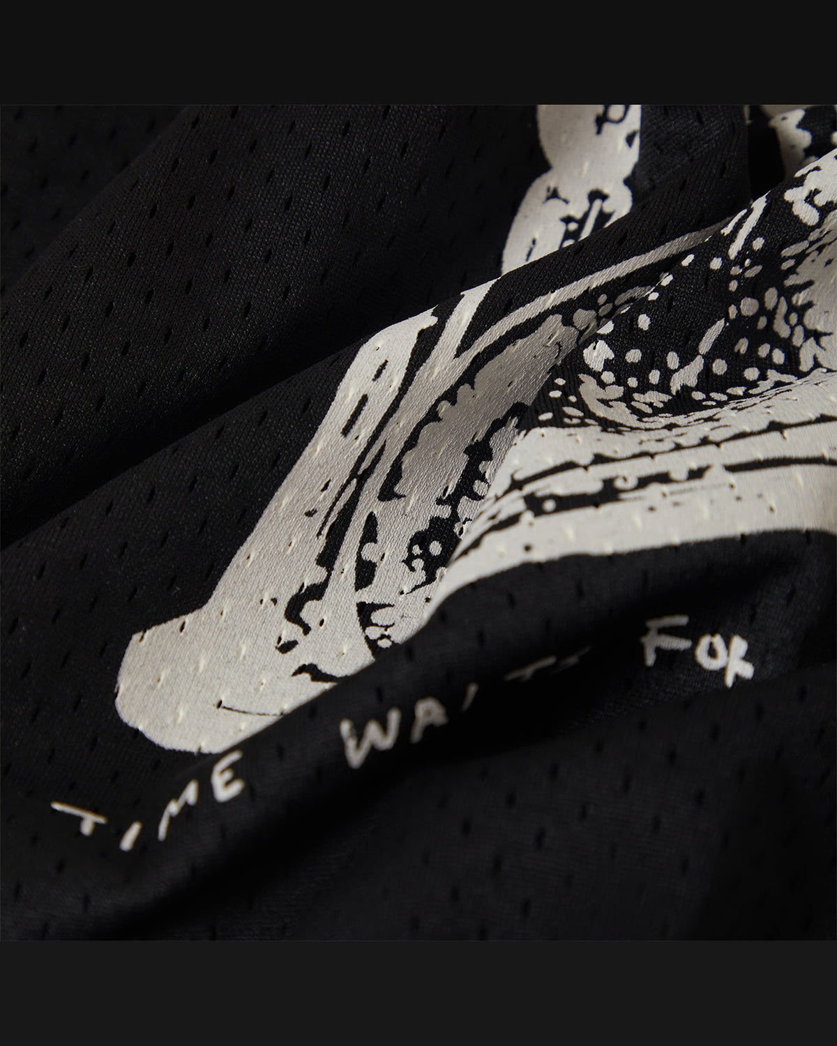 BAGGY MESH PRACTICE JERSEY - BLACK/WHITE CHIPPA