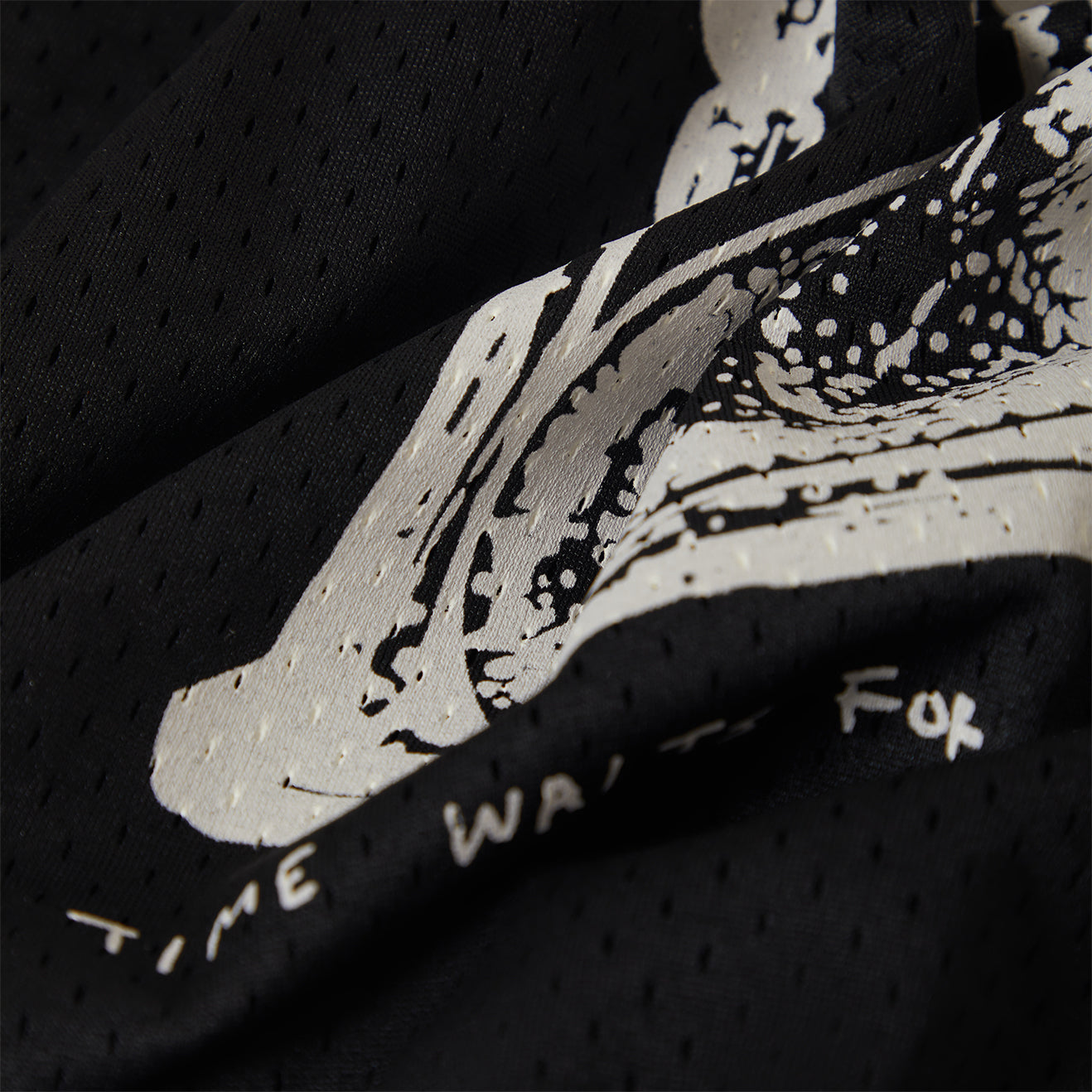 BAGGY MESH PRACTICE JERSEY - BLACK/WHITE CHIPPA