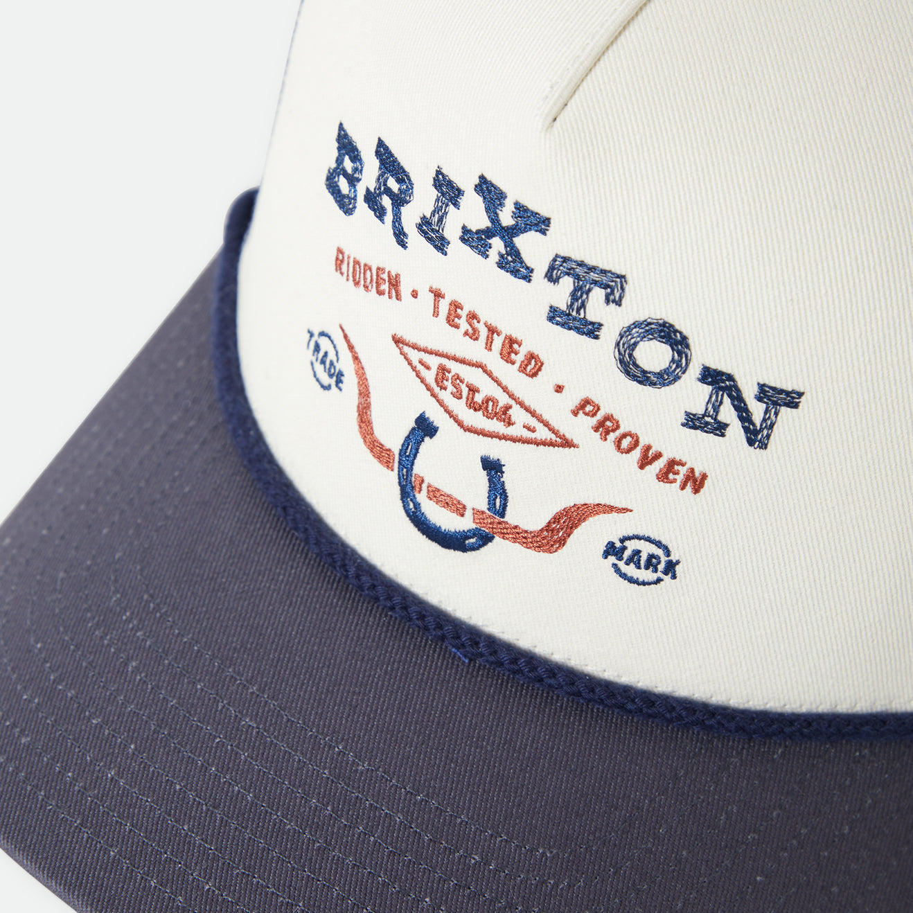 BEEKMAN C NP MP TRUCKER HAT - OFF WHITE/NAVY