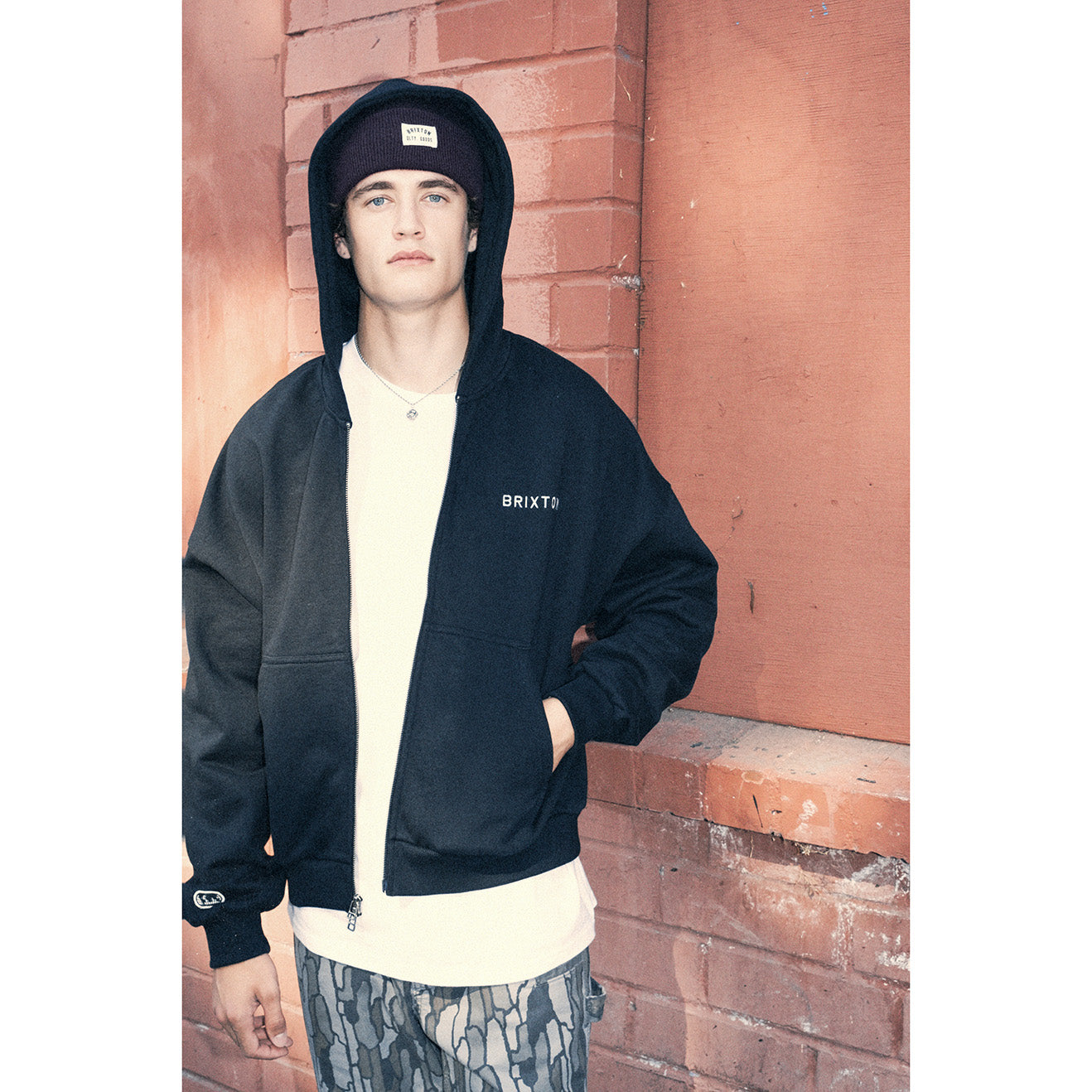 EMBROIDERED HW FZ - BLACK