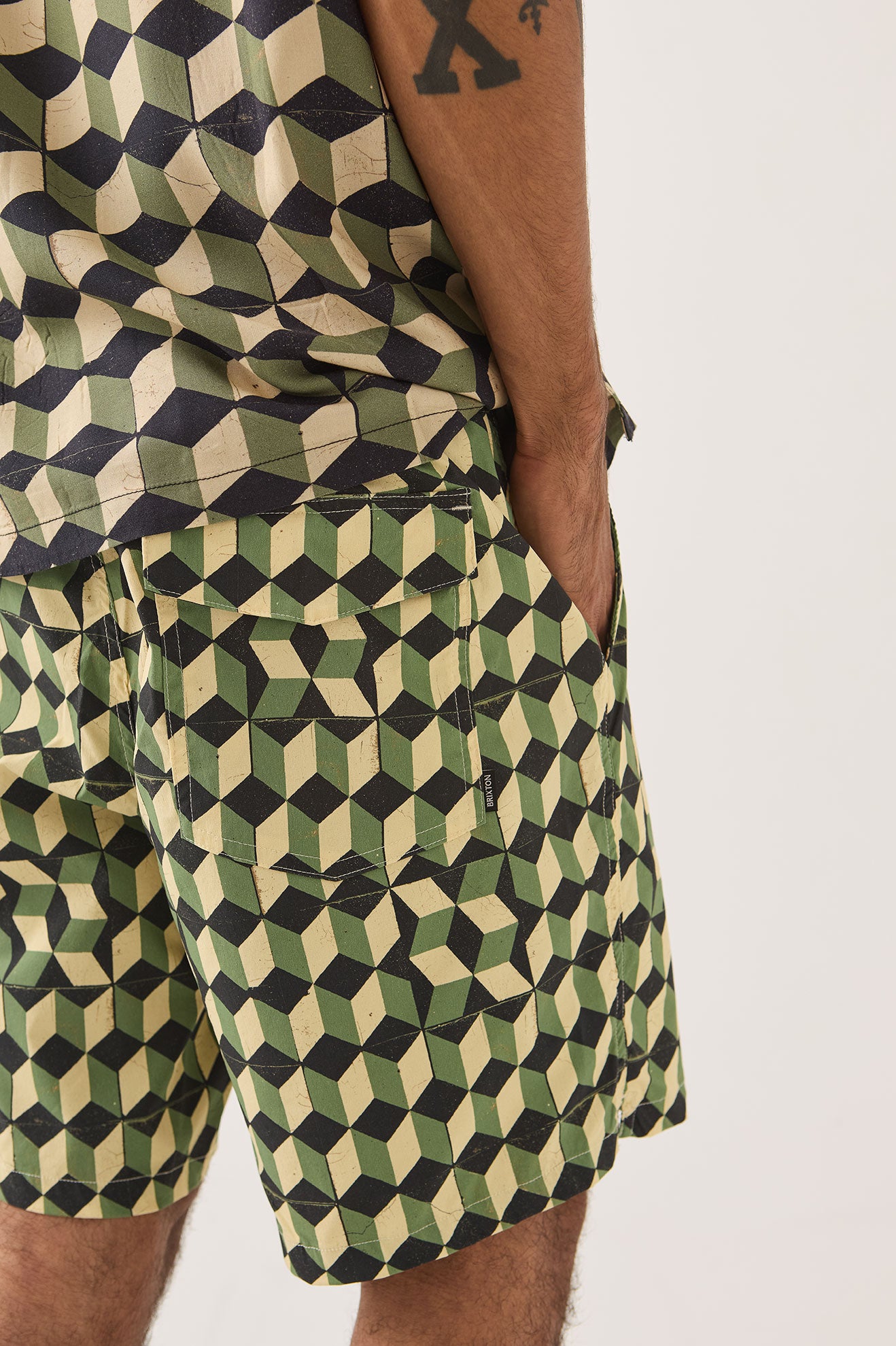 BURGER SHE WROTE HYBRID SHORT - BLACK/GREEN TILE