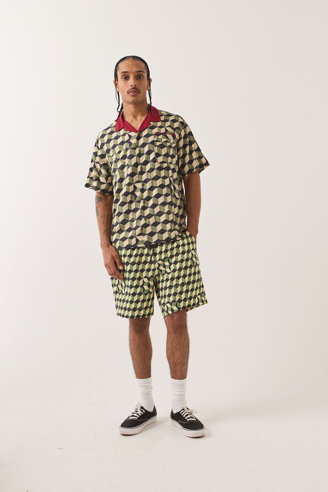 BURGER SHE WROTE S/S WVN - BLACK/GREEN TILE