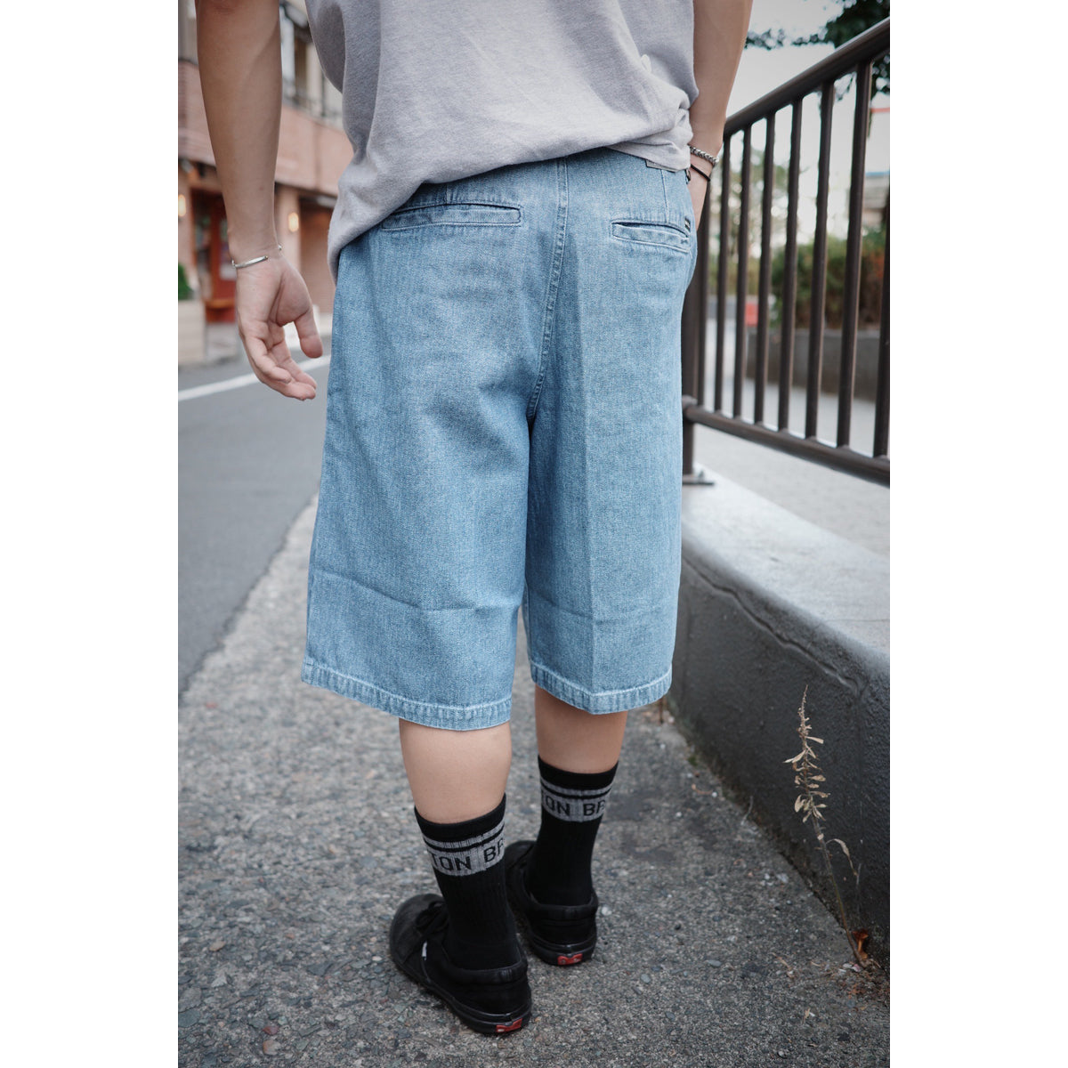 CHOICE CHINO BAGGY SHORT - LIGHT WASH DENIM HERRINGBONE