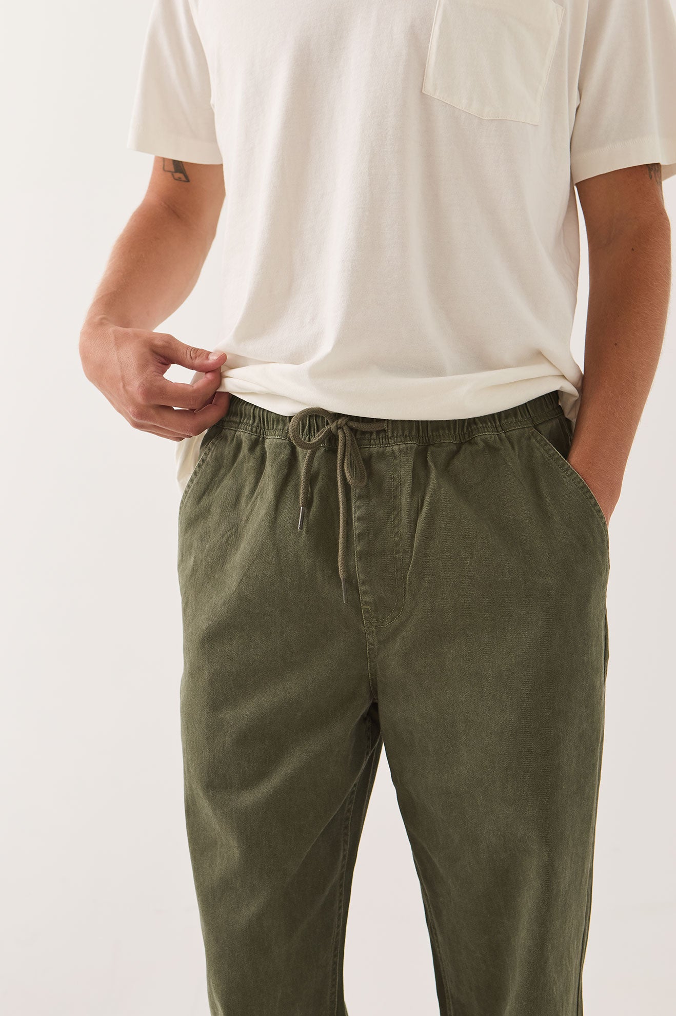 EVERYDAY E-WAIST PANT - DARK OLIVE