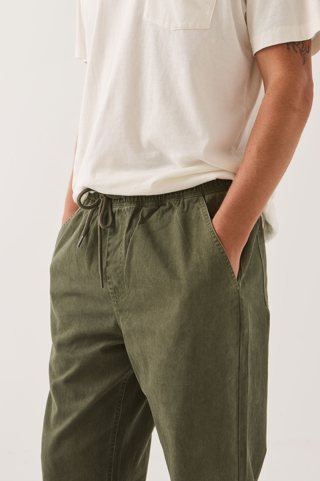 EVERYDAY E-WAIST PANT - DARK OLIVE