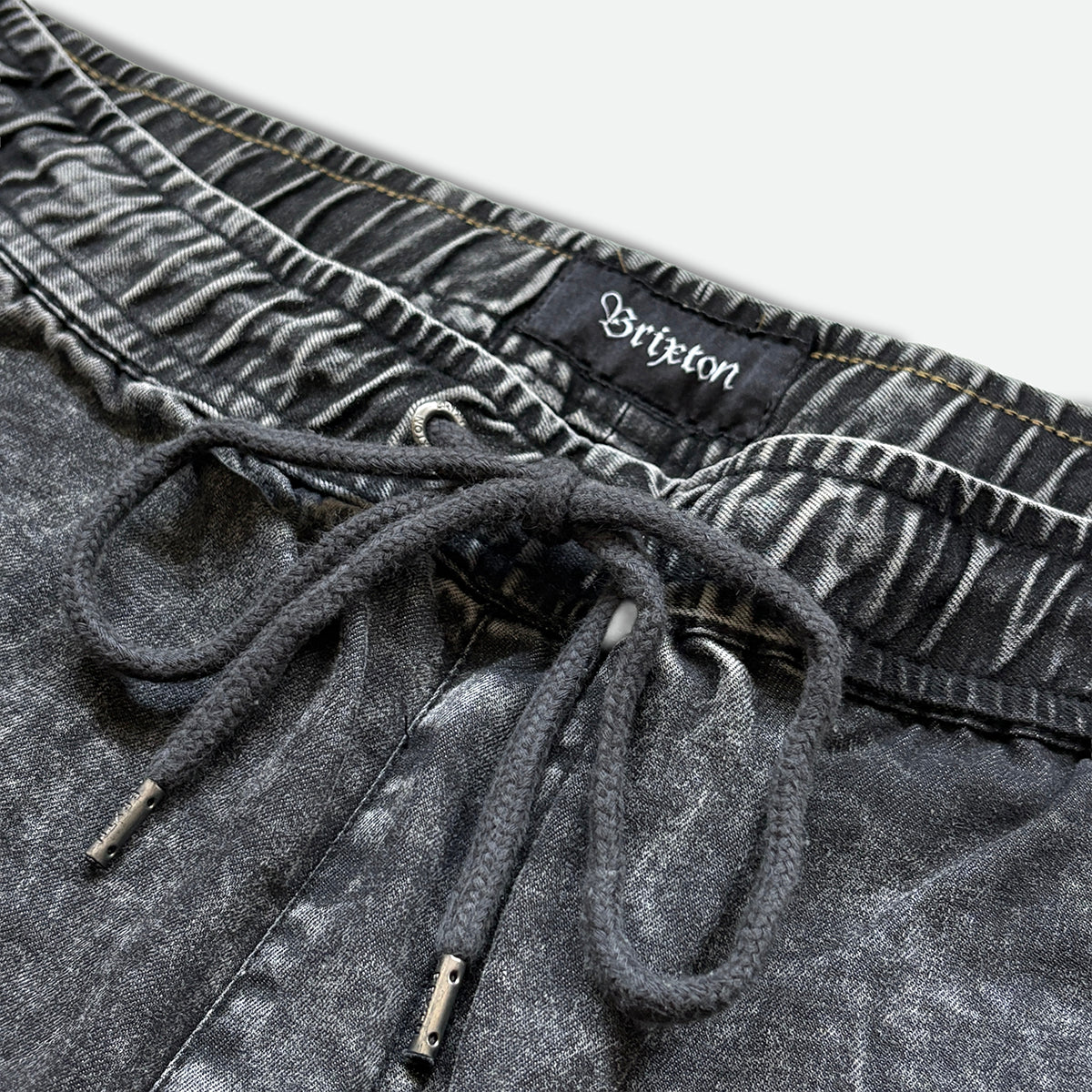 MADRID II HEMMED SHORT - BLACK ACID WASH