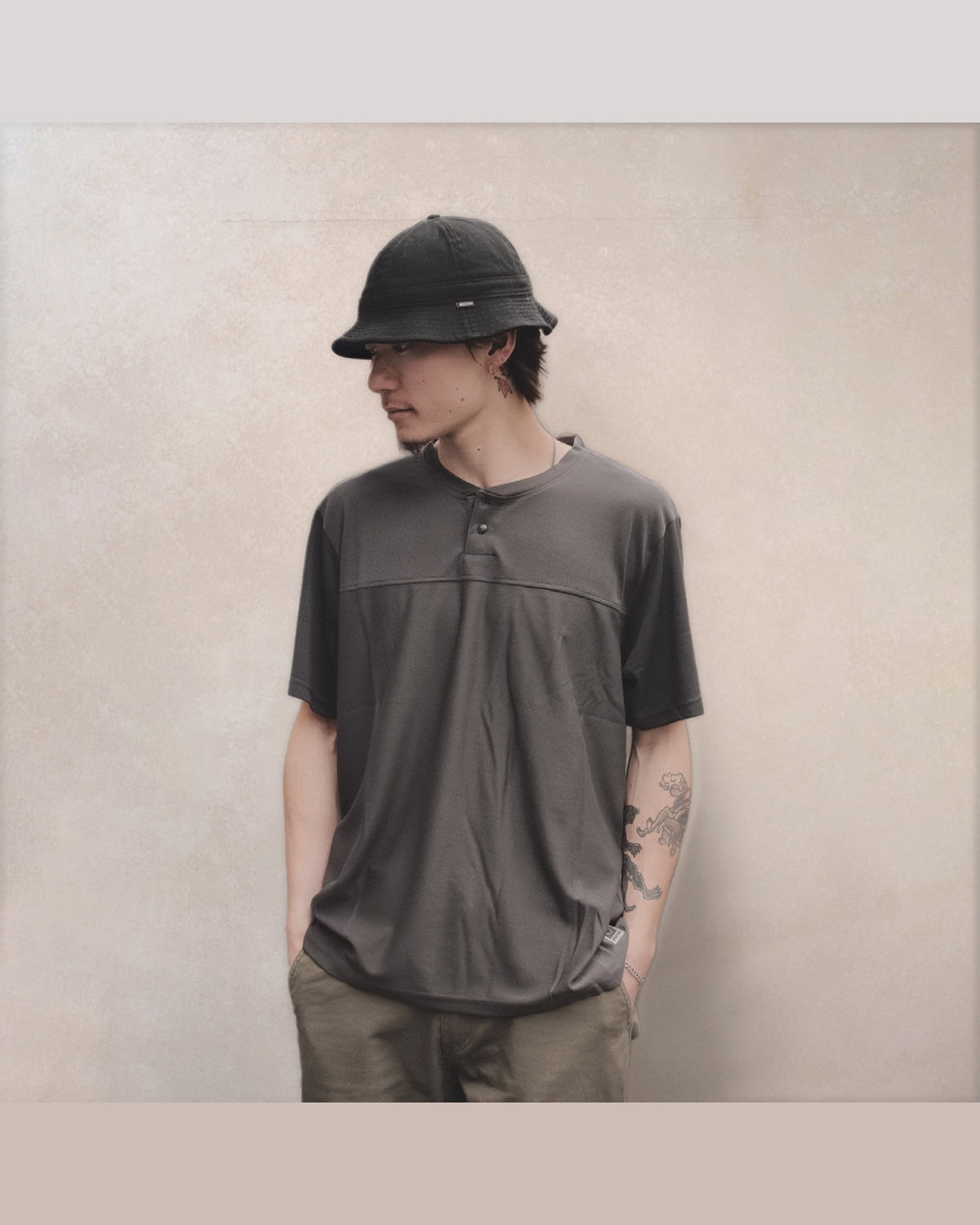 JOURNEY S/S HENLEY - BLACK